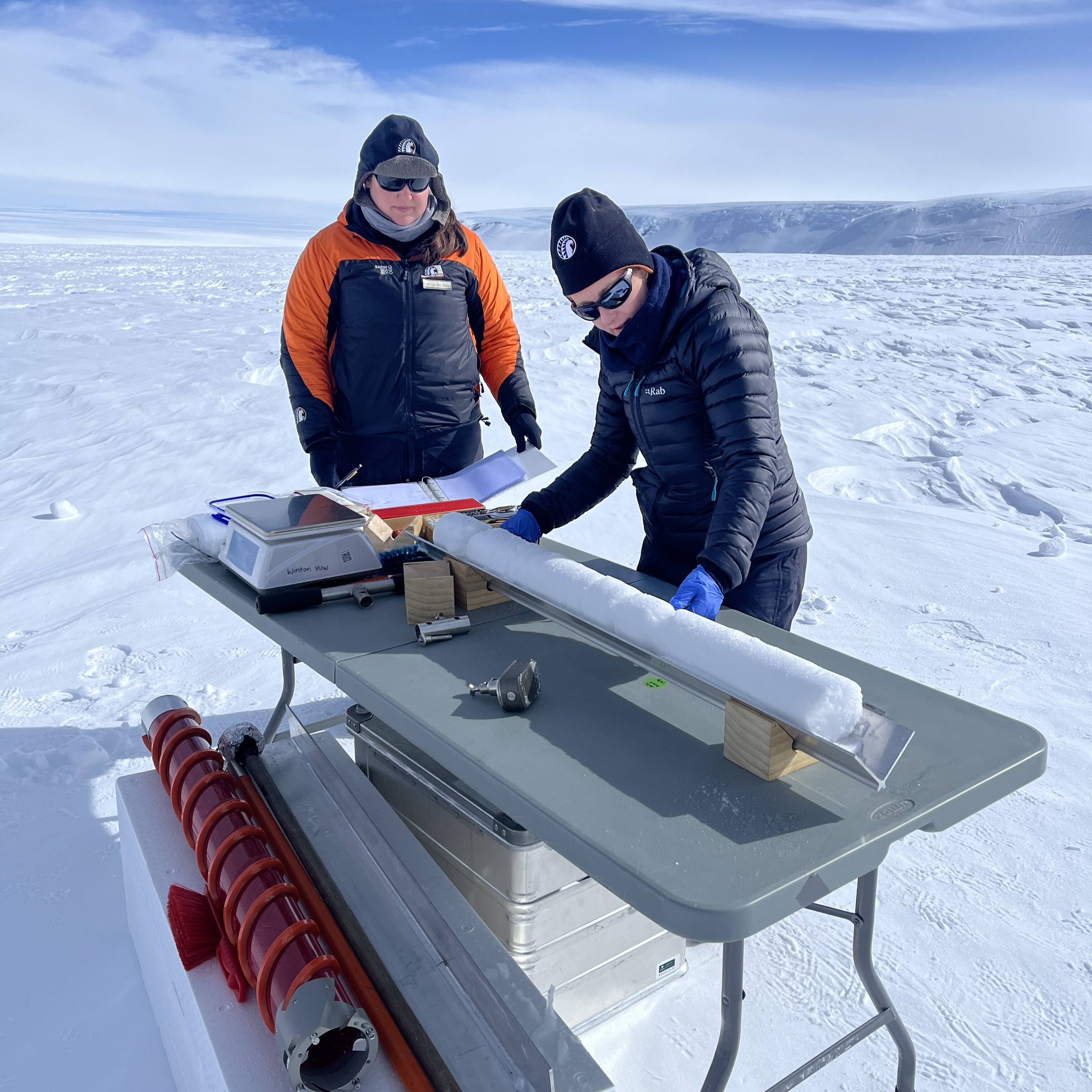 Ice core processing Merijn Thorton2