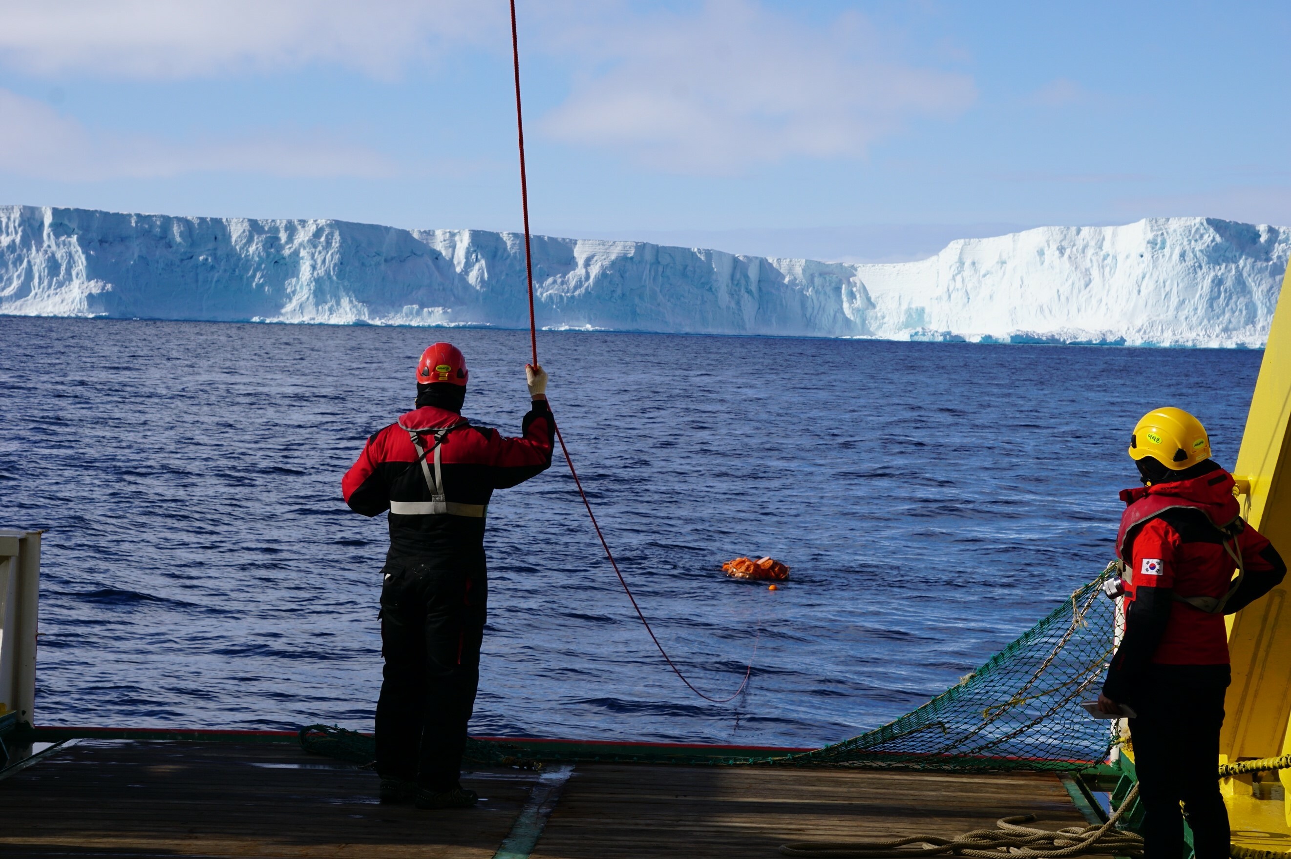 Recovering an ocean mooring