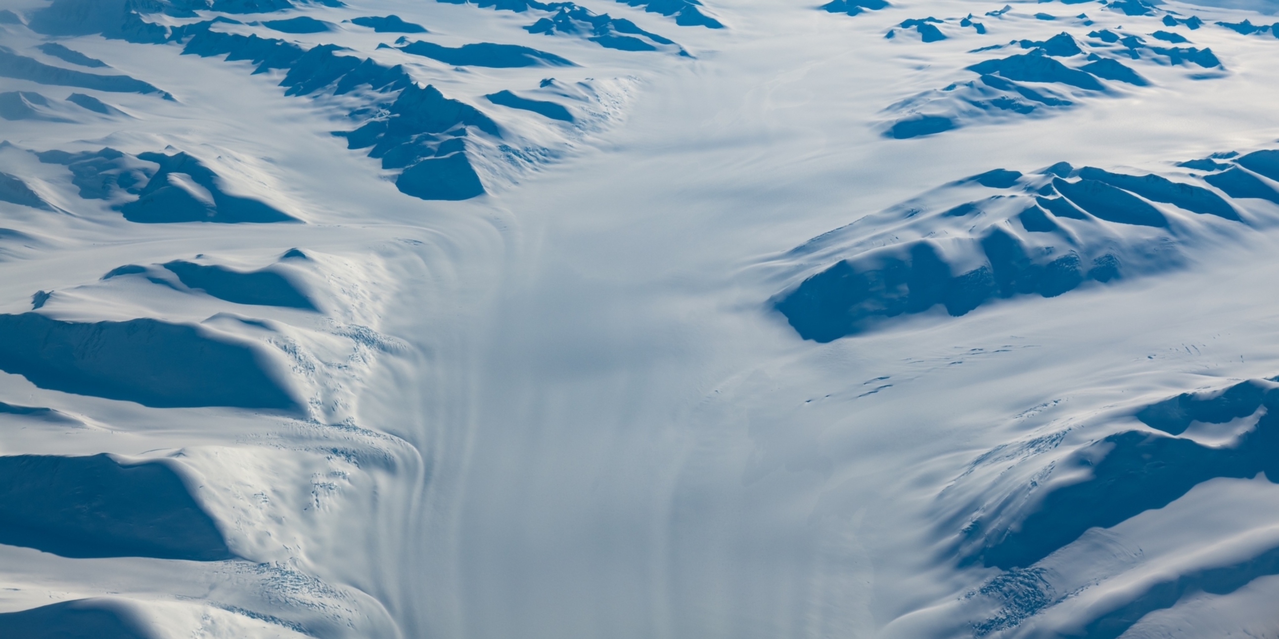 The glacier flow from the air Photo Anthony Powell