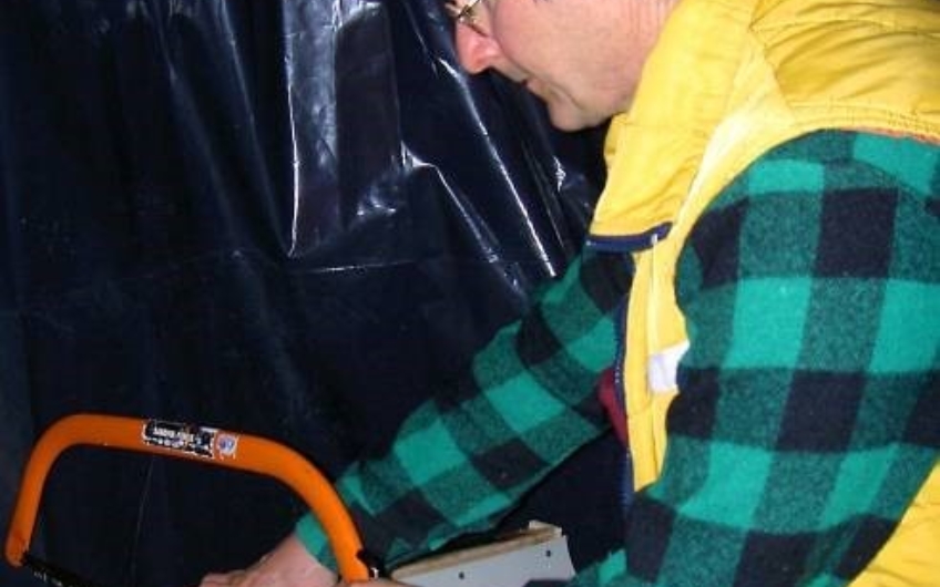K043 Ken Ryan processing ice sample Photo Andrew Martin
