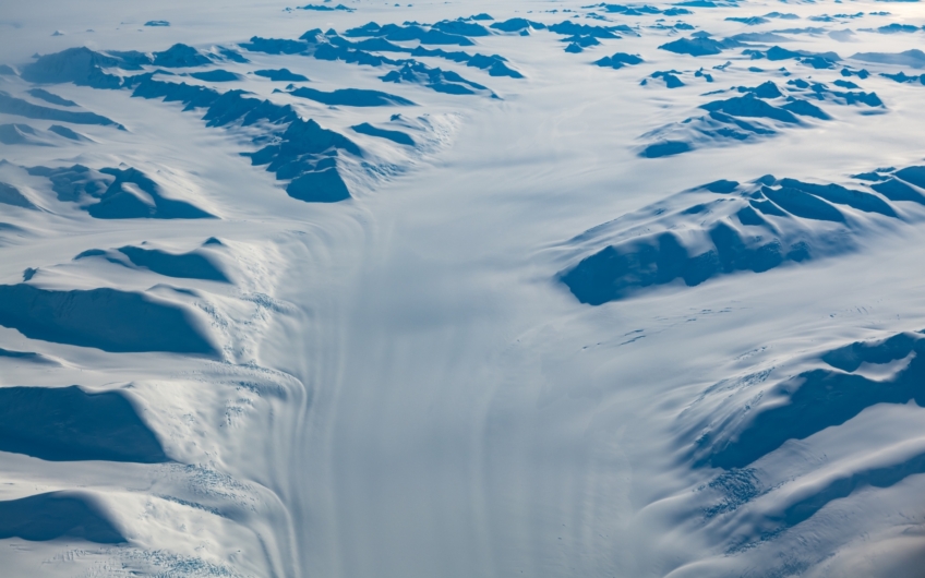 The glacier flow from the air Photo Anthony Powell
